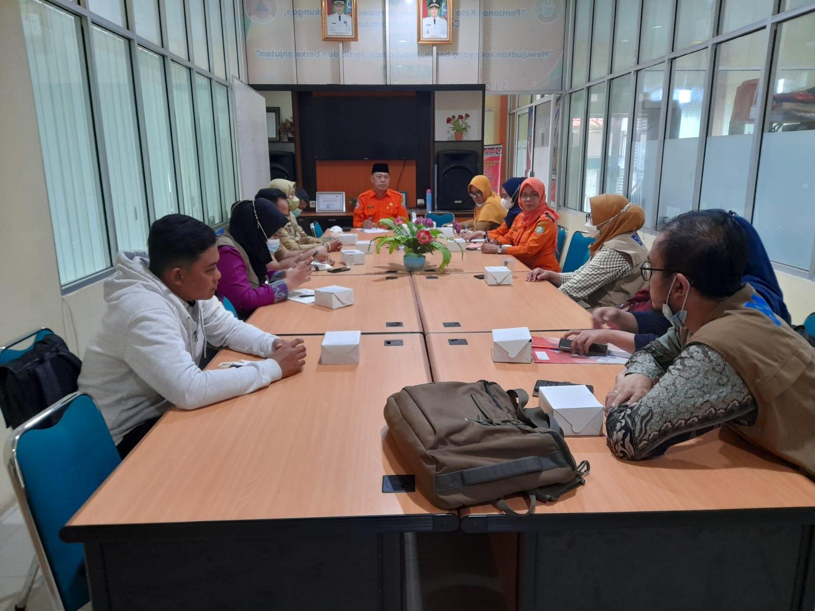 Selasa, 15 November 2022 telah dilakukan kegiatan Monitoring dan Evaluasi yang dipimpin oleh Kepala Pelaksana BPBD Kota Pontianak atas kegiatan sosialisasi penanganan Penyakit Mulut dan Kuku yang telah dilaksanakan selama 30 hari di Kalimantan Barat oleh 